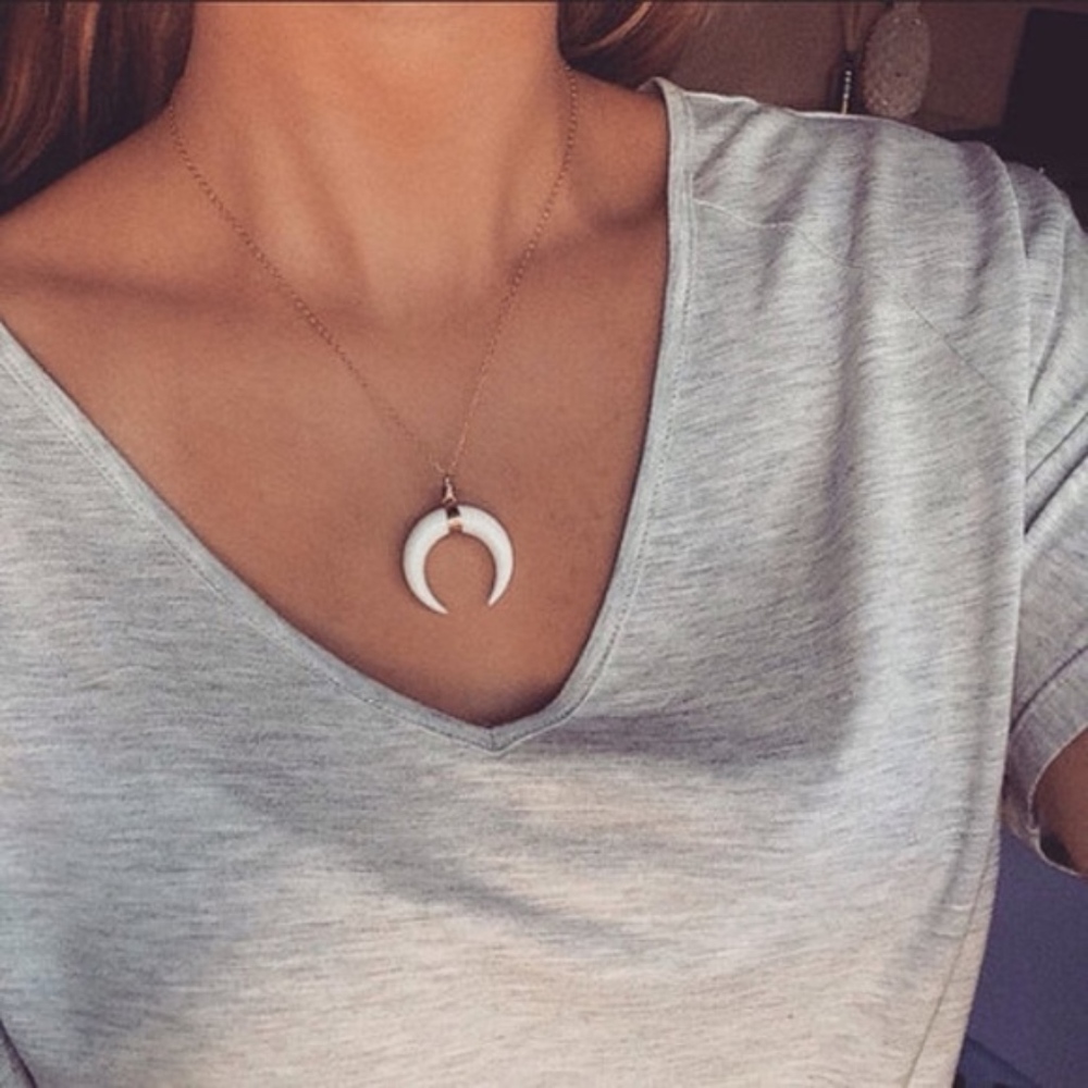 2x RESTOCK Boho Crescent Moon Horn Necklace - Picture 3 of 7